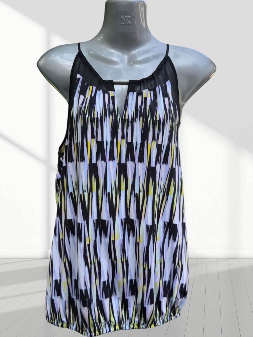 •Calvin Klein Black White and Yellow Geometric Sleeveless Top - Picture 3 of 8